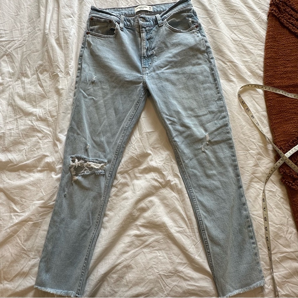 A&F Skinny Distressed Jean 26P